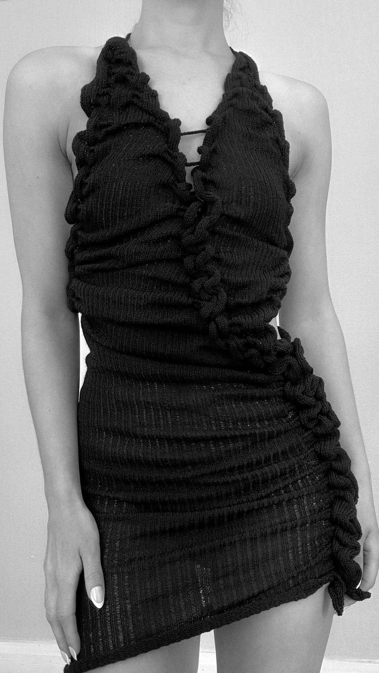 RUFFLE MINI DRESS - BLACK