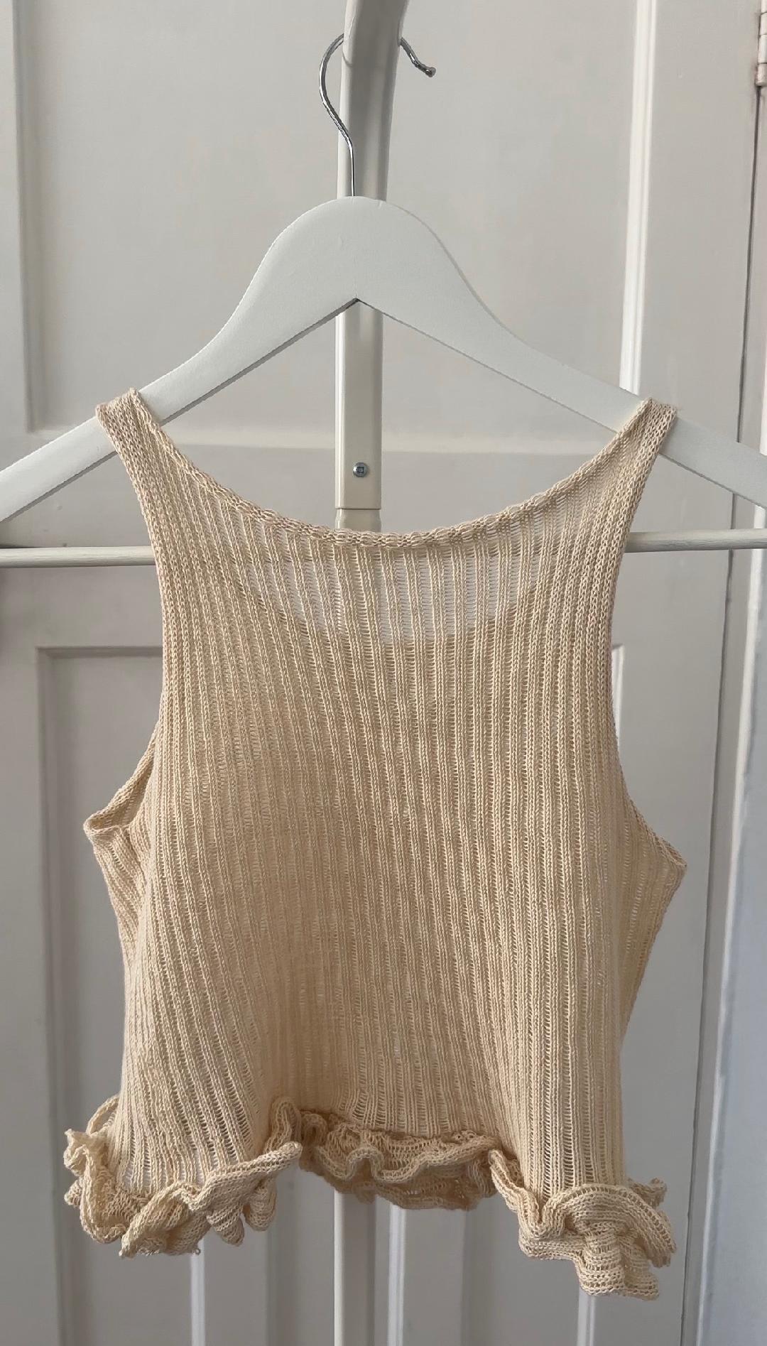 RUFFLE VEST - CREAM